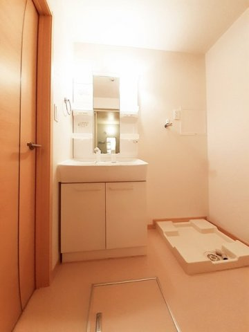フランの洗面所|忙しい朝には欠かせない洗面所です