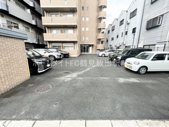東大阪市高井田本通７丁目の賃貸マンションの駐車場