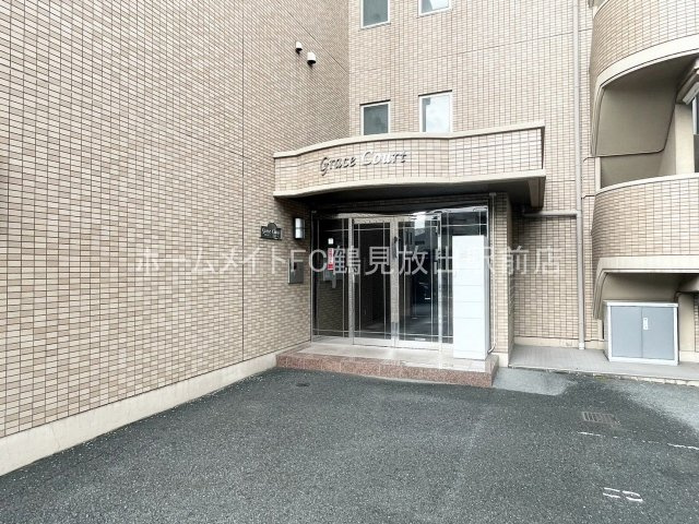 東大阪市高井田本通７丁目の賃貸マンションのエントランス