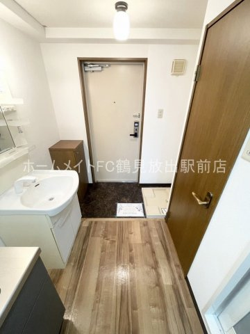 東大阪市高井田本通７丁目の賃貸マンションの玄関