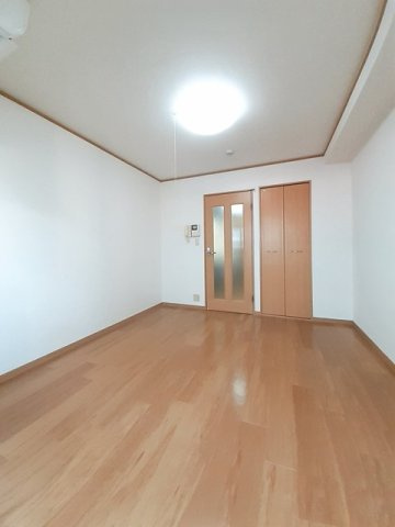 カリーノＲプリマヴェーラの内装|明るい室内です