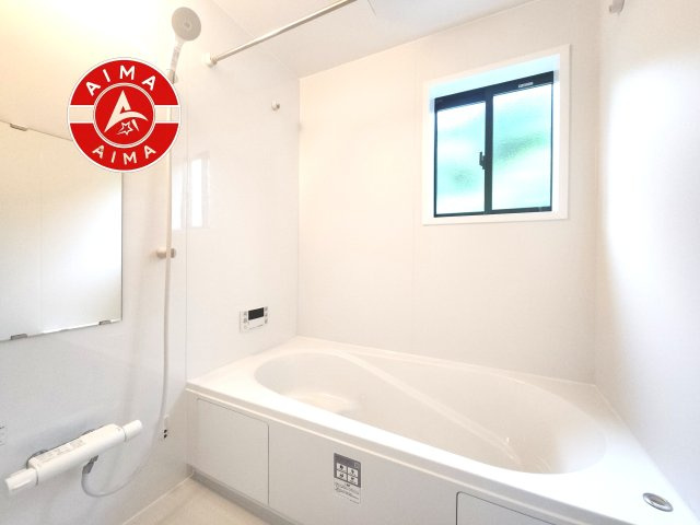 糟屋郡志免町吉原第4-1棟（1号棟）の内観：施工例|1日の疲れを癒してくれる広々バスルーム。雨の日のお洗濯にも大活躍な浴室乾燥機付です！