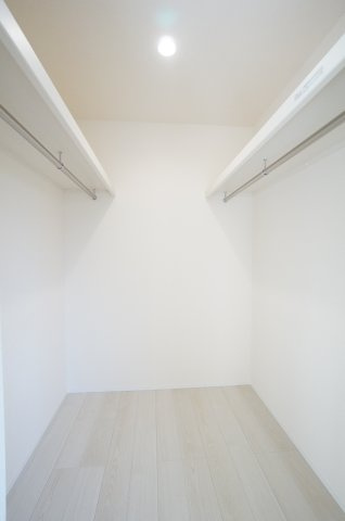 リーブルガーデン知多市金沢郷中第2　3号棟の収納|たっぷり収納可能なウォークインクローゼット！大容量の収納で収納家具を減らして、お部屋を広くきれいに使うことができます♪
