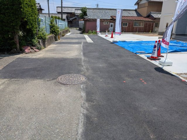 リーブルガーデン知多市金沢郷中第2　3号棟の前面道路含む現地写真|●○前面道路○●