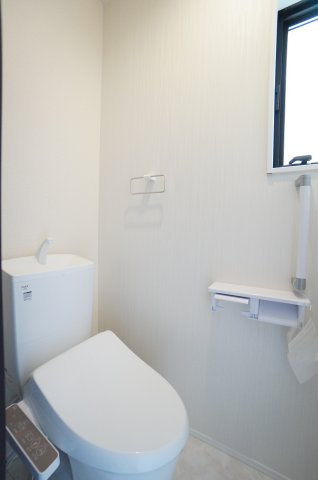 リーブルガーデン知多市金沢郷中第2　3号棟のトイレ|2ヶ所トイレがあり、家族の朝の身支度時間もスムーズに！温水洗浄便座で冬は暖かく快適です！！