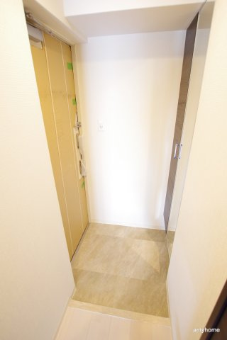 ユーズ8番館　仲介手数料無料の玄関