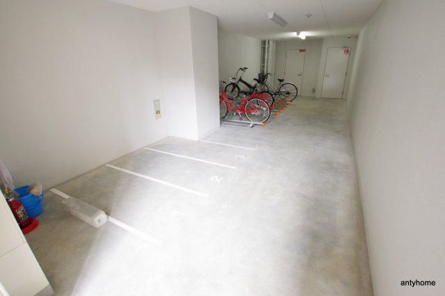 ユーズ8番館　仲介手数料無料の駐車場
