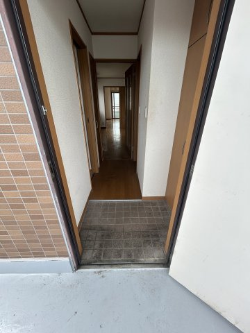 ショウジビルの玄関