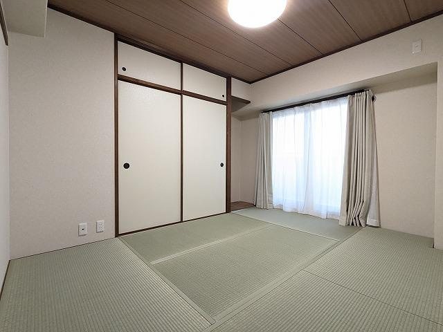 寝屋川サンハイツB棟の和室|和室6.0帖
■物件内覧・資金計画相談・住宅ローン相談、リフォーム相談、お問合せ受付中■
※当日・翌日のご内覧、ご相談はお電話でのお問合せがスムーズです！