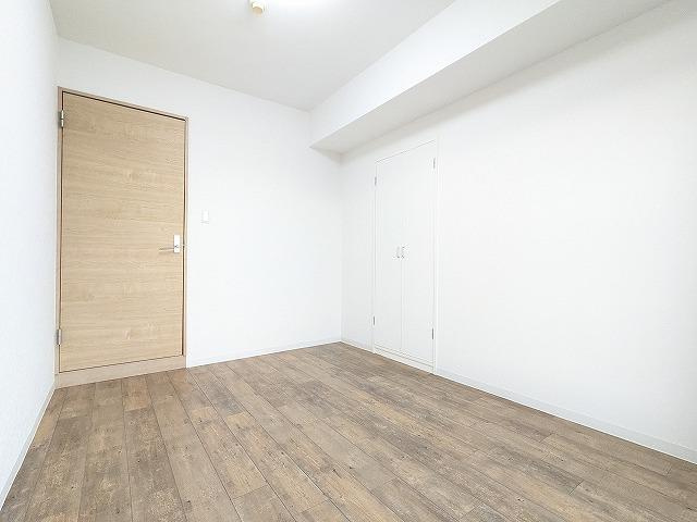 寝屋川サンハイツB棟の寝室|洋室5.6帖
■物件内覧・資金計画相談・住宅ローン相談、リフォーム相談、お問合せ受付中■
※当日・翌日のご内覧、ご相談はお電話でのお問合せがスムーズです！