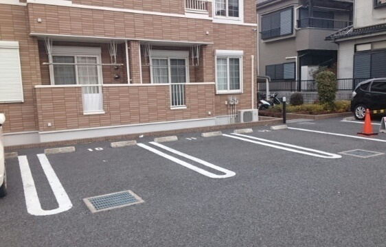 エヴァーグリーンBの駐車場