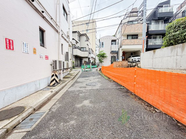 渋谷区鶯谷町の前面道路含む現地写真
