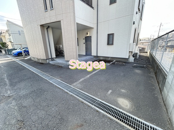 ツインライブ岸町2の駐車場