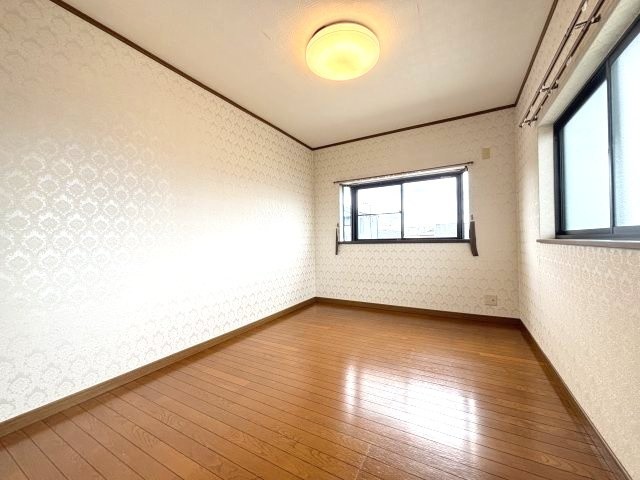 平尾戸建の洋室