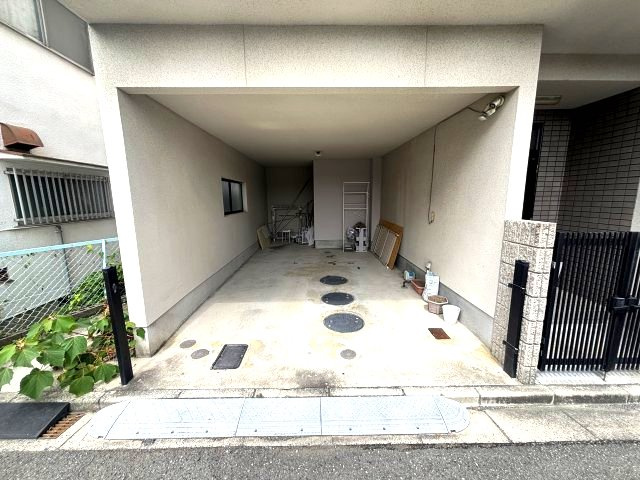 平尾戸建の駐車場
