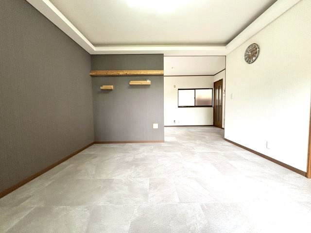 平尾戸建の居間・リビング