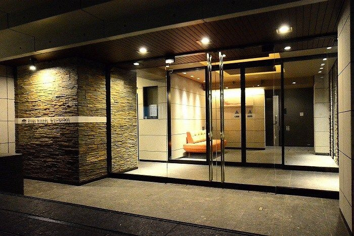 八王子市新町の賃貸マンションのエントランス