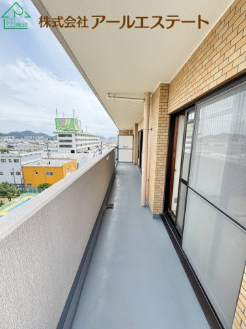 ライオンズマンション姫路城東町　　JR「京口駅」徒歩6分のバルコニー