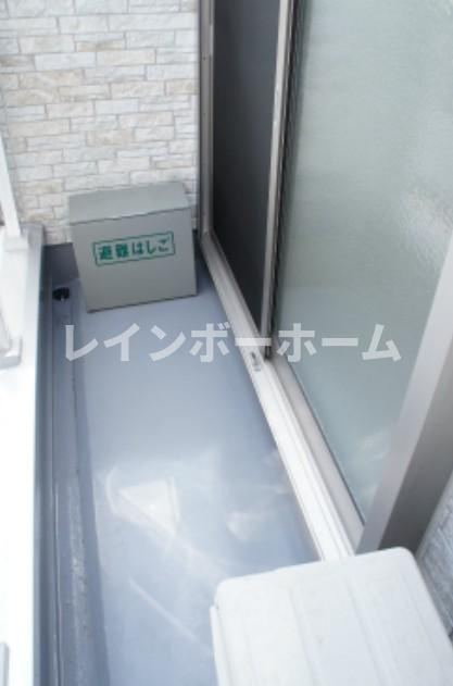 リブリ・ラ サンサリテ西船橋のバルコニー|外からの目が気にならないバルコニーで洗濯物が干せます