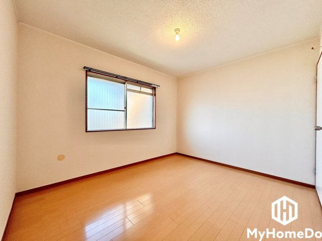 メゾン千代田の寝室|陽当たり、通風良好なので過ごしやすいお部屋となっております。