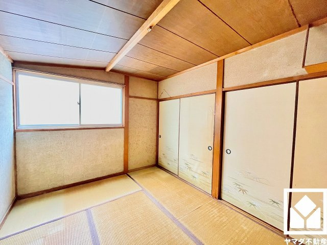 西宮市甲子園町の和室|約5帖の2階北側和室です。2階和室2間は隣接しているため、一体でのご利用も可能です。