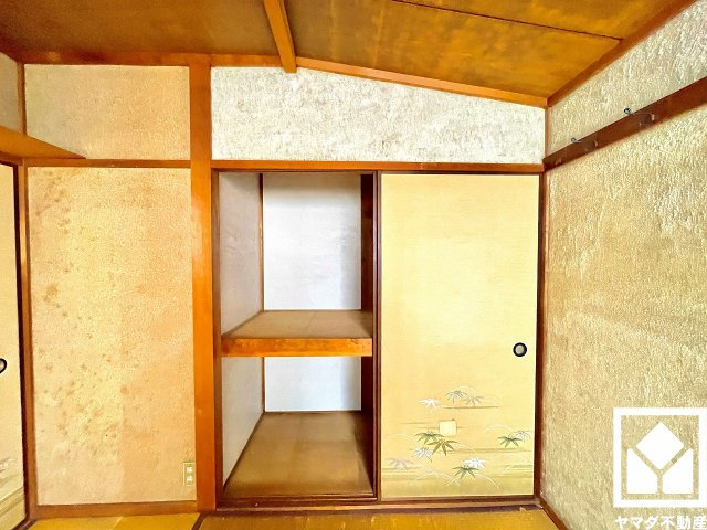 西宮市甲子園町の収納|押入れは奥行きがあるので、収納力も申し分ありません。お洋服はもちろん、スーツケースなどの大物もしっかり収納できます。