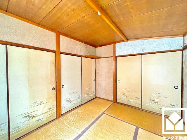 西宮市甲子園町の和室|約5帖の2階南側和室です。子どもの遊び場、お昼寝スペース、家族のくつろぎ空間にも。和室があると、暮らしの幅がぐんと広がる。