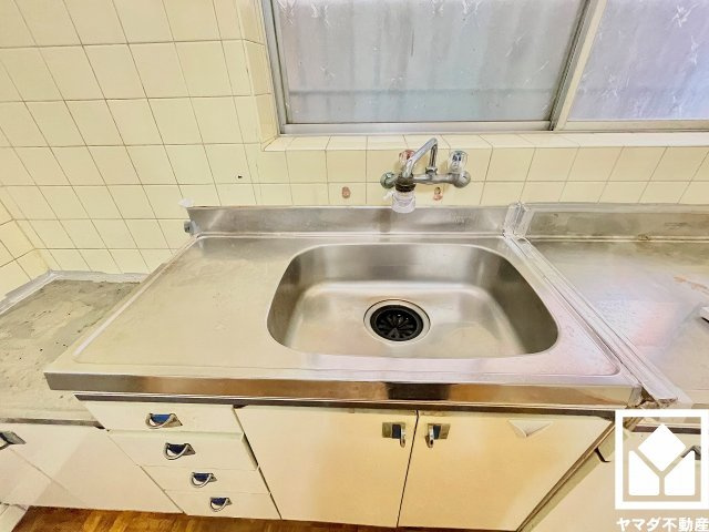西宮市甲子園町のその他|シンプルで機能的なシンク。フロアキャビネットも充実しており、お料理がはかどりそうです。