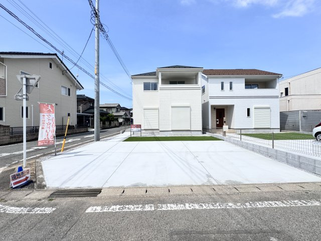 新築　佐波郡玉村町下新田　Heartful　Town　A号棟の駐車場|現地写真　駐車スペースは並列3台分可能です！

