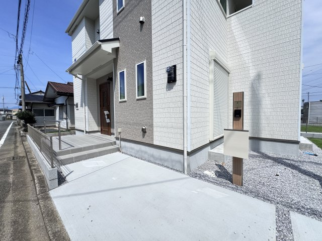 新築　佐波郡玉村町下新田　Heartful　Town　A号棟の玄関|現地写真　TVモニター付きドアホンでセキュリティも安心です！
