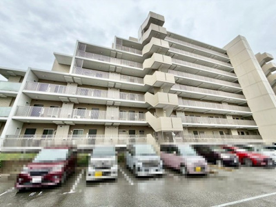 【駐車場】 | ＢＲＡＮＺ泉北桃山台 | 現在敷地内駐車場空きがございます。（月額2,000～円）詳しくはスタッフにお問い合わせください。
