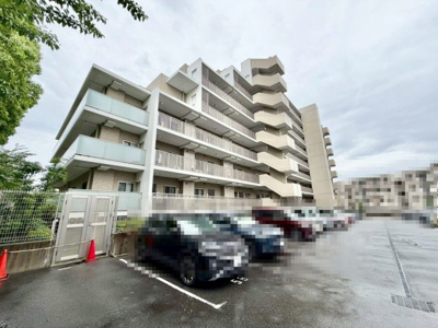 【駐車場】 | ＢＲＡＮＺ泉北桃山台 | 2026年1月に室内全面リフォーム完成済みです。水回り、床、壁、天井、建具を一新しています。