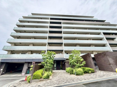 【エントランス】 | ＢＲＡＮＺ泉北桃山台 | 【浴室暖房乾燥機付】1418タイプの広々とした浴室は浴室暖房乾燥機付きです。また、高断熱浴槽を採用しており冬でも冷めにくいバスタイムを楽しめます。