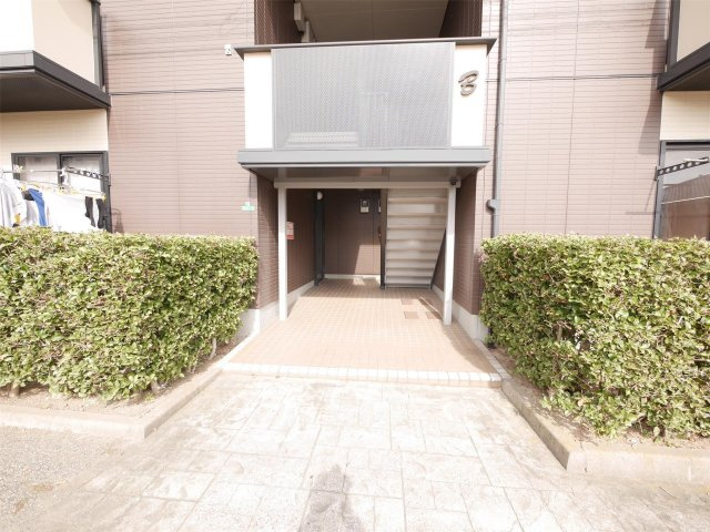 グローブ・たかのＢ棟のエントランス