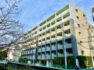 【外観】 | 鉄筋コンクリート造のがっちりとした建物。