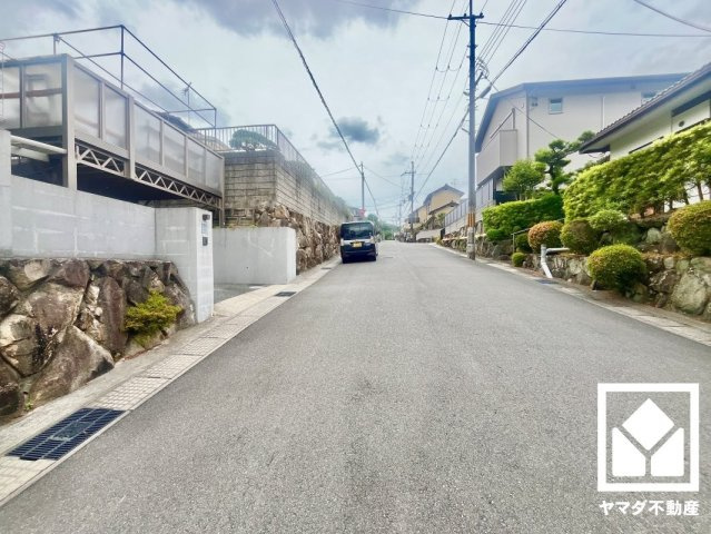宇治市木幡御蔵山の前面道路含む現地写真