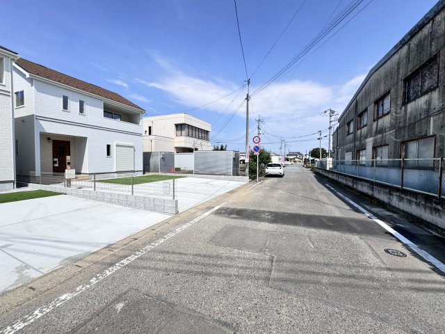新築　佐波郡玉村町下新田　Heartful　Town　B号棟の前面道路含む現地写真|現地写真　南側接道幅員約6ｍ　