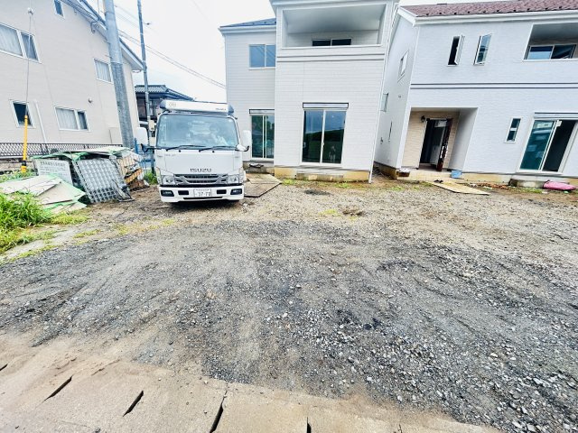 新築　佐波郡玉村町下新田　Heartful　Town　B号棟の駐車場|現地写真　駐車スペースは並列3台分可能です！

