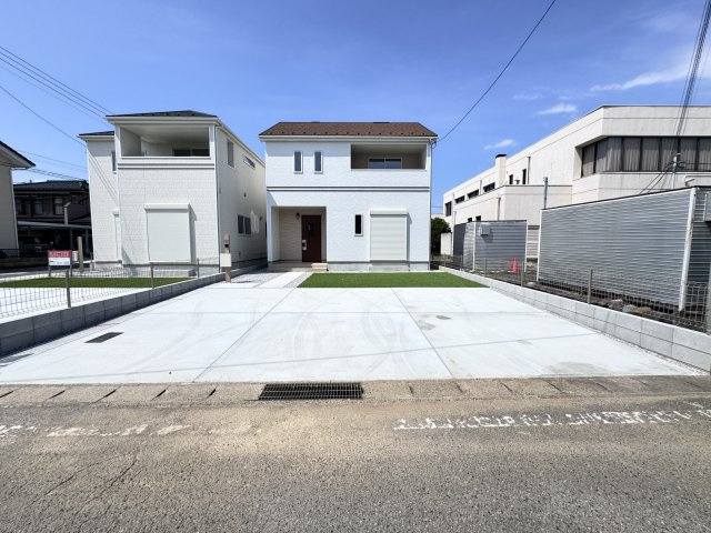 新築　佐波郡玉村町下新田　Heartful　Town　B号棟の駐車場|現地写真　駐車スペースは並列3台分可能です！

