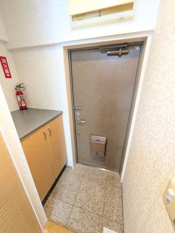ロイヤルパーク多摩川の玄関|※別号室の写真です。現況優先となります。