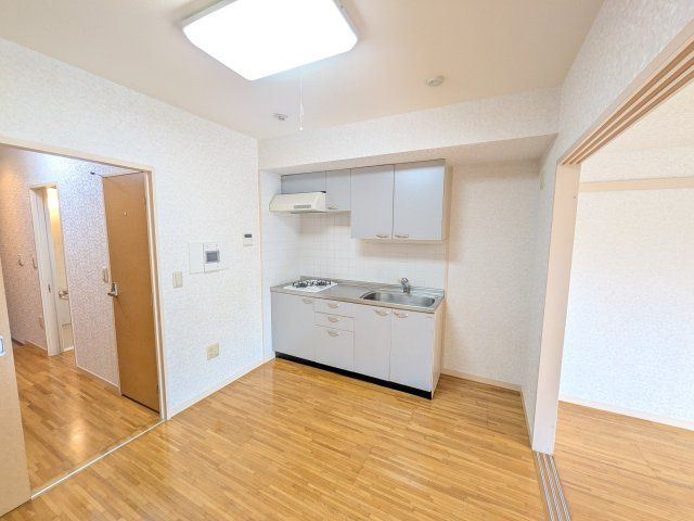 ロイヤルパーク多摩川の居間・リビング|※別号室の写真です。現況優先となります。