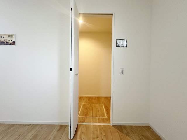 練馬区北町5丁目 限定1棟の収納|1階7帖洋室には大型WICを設けてます