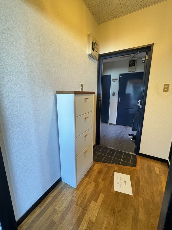 クレール五番館の玄関
