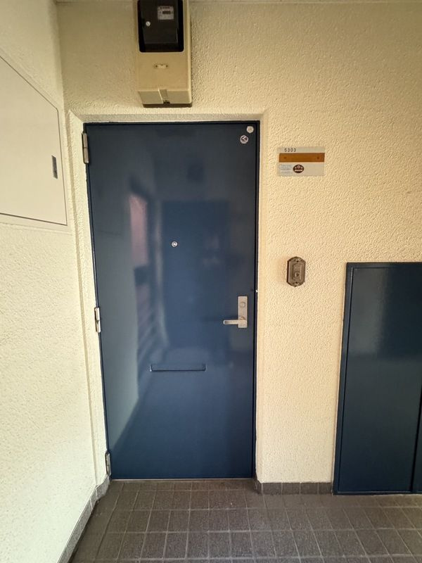 クレール五番館の玄関