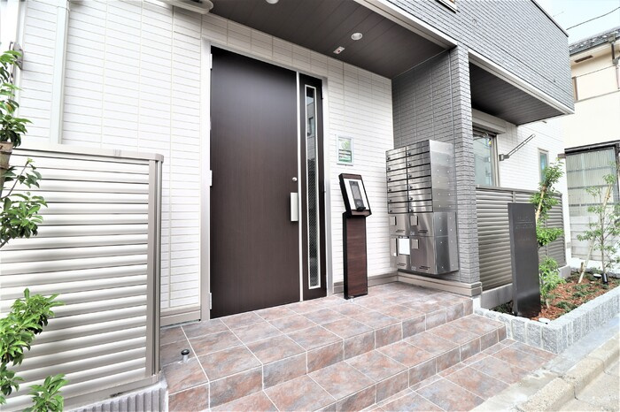 セレスティア南田中のエントランス