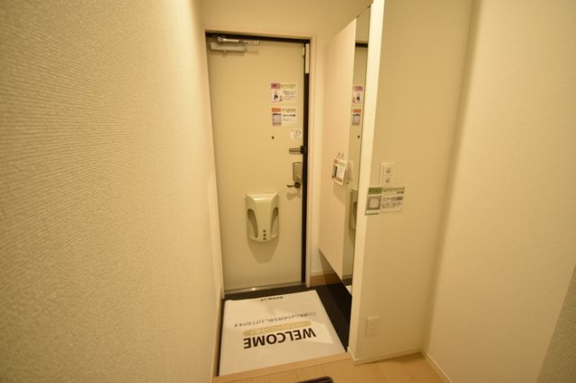 Royal西荒屋（ロイヤル西荒屋）の玄関