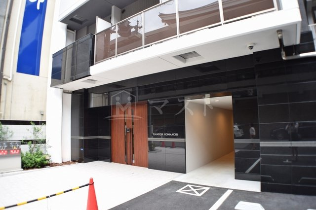 プライムアーバン御堂筋本町のエントランス