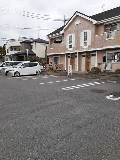 ラフレシール1番館の駐車場