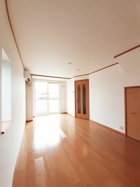 ラフレシール1番館の居間・リビング