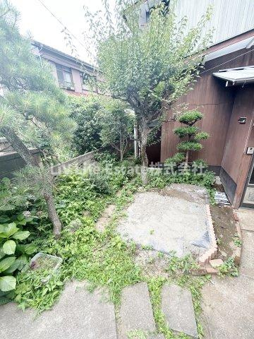南町貸家の庭